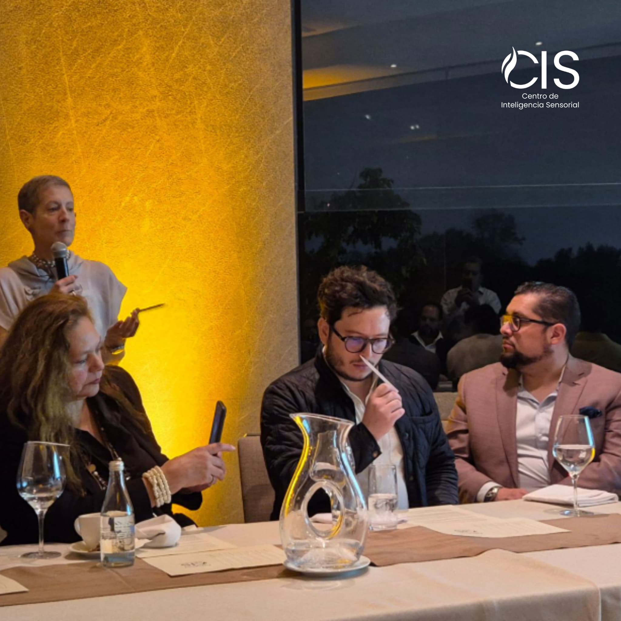 Notas olfativas naturales, inspiradas en Rolls Royce, para el CIS Notas olfativas naturales, inspiradas en Rolls Royce, para el CIS